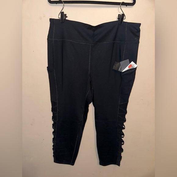 Torrid Active Black Leggings with Pocket Detail - Picture 1 of 4